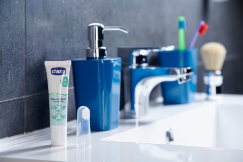 CHICCO 30 ml Żel na ząbkowanie, z rumiankiem i ksylitolem, bezpieczny dla dzieci CHICCO 30 ml Żel na ząbkowanie, z rumiankiem i ksylitolem, bezpieczny dla dzieci