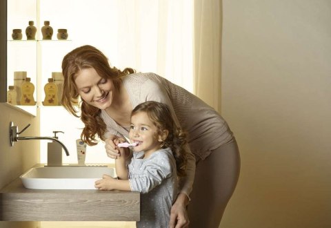 CHICCO 6M+ Szczoteczka do zębów, miękkie włosie, ergonomiczna rączka, etui CHICCO 6M+ Szczoteczka do zębów, miękkie włosie, ergonomiczna rączka, etui