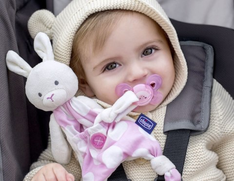 CHICCO POCKET FRIEND 0M+ Maskotka do smoczka, różowa, z kieszonką na rzep CHICCO POCKET FRIEND 0M+ Maskotka do smoczka, różowa, z kieszonką na rzep