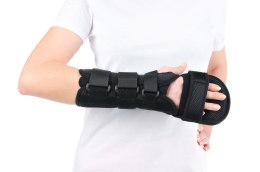 QMED UNI HAND ROZM. M Szyna na dłoń i przedramię, z taśmami, wyprofilowana stalka